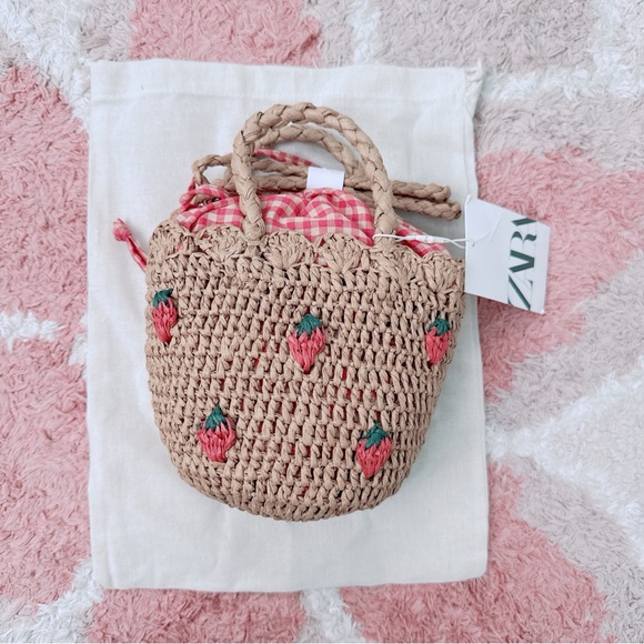 NWT Zara Strawberry Embroidered Straw Effect Bucket Bag - Picture 4 of 12
